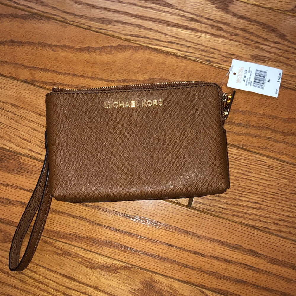 OFFERS?? Michael Kors wallet💞